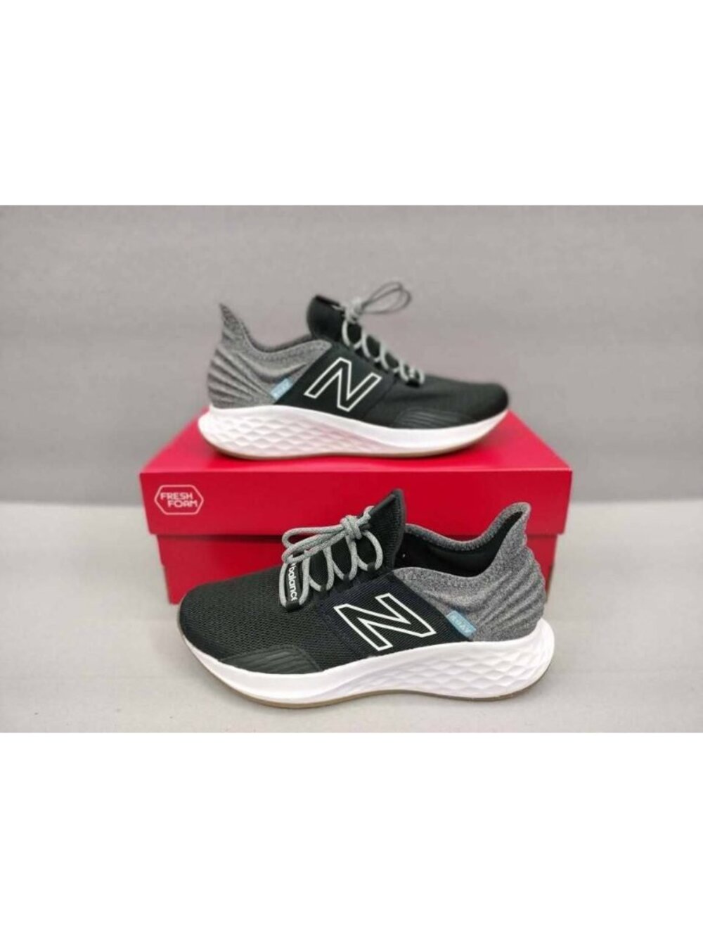 New Balance Running Sneakers Women Size 9 Fresh Foam ROAV Tee Shirt